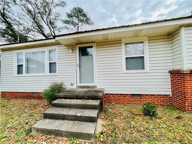 405 S Austin Street S, Maxton, NC 28364