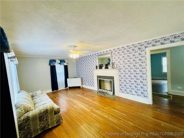 405 S Austin Street S, Maxton, NC 28364