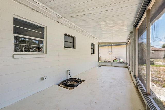 104 E GRAPEFRUIT CIRCLE, Clearwater, FL 33759