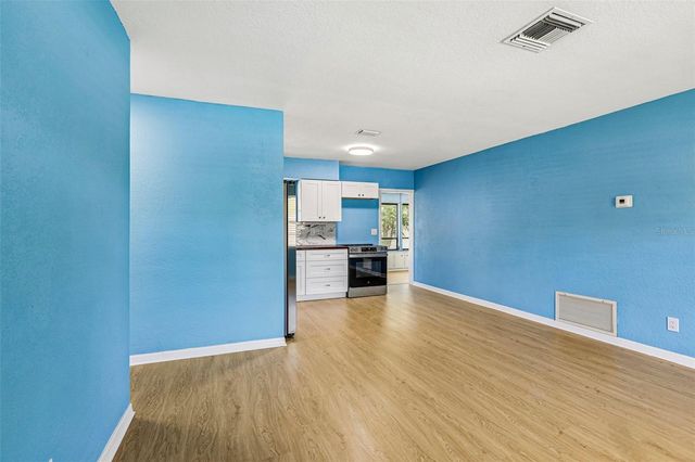 104 E GRAPEFRUIT CIRCLE, Clearwater, FL 33759