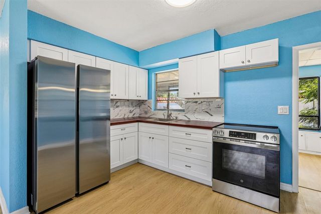 104 E GRAPEFRUIT CIRCLE, Clearwater, FL 33759