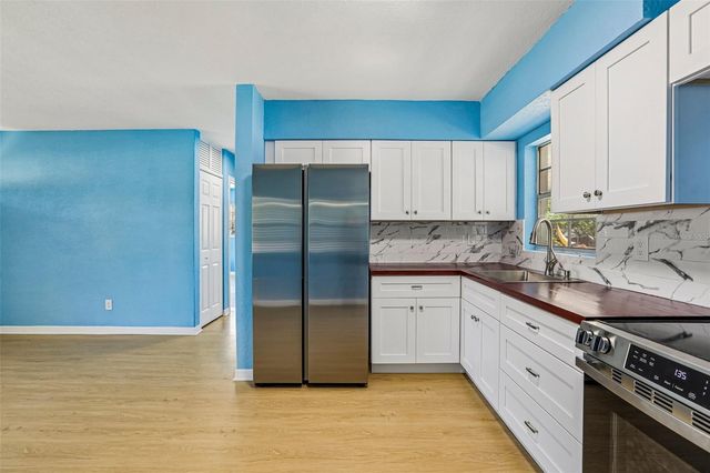 104 E GRAPEFRUIT CIRCLE, Clearwater, FL 33759