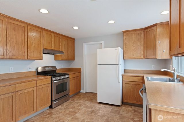 7675 Old Military Road NE, Bremerton, WA 98311