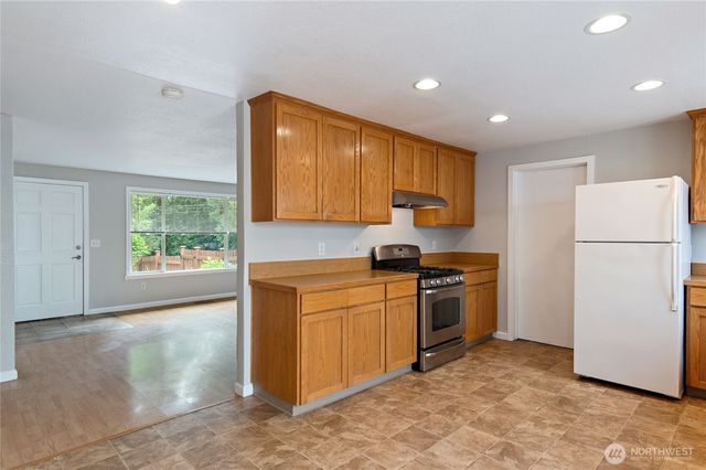 7675 Old Military Road NE, Bremerton, WA 98311
