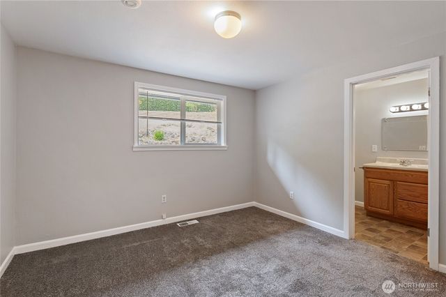 7675 Old Military Road NE, Bremerton, WA 98311