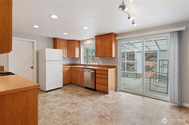 7675 Old Military Road NE, Bremerton, WA 98311