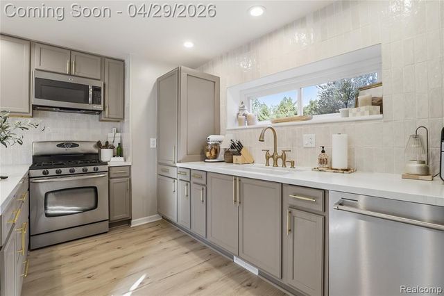 3357 Giddings Boulevard, Highland, MI 48356