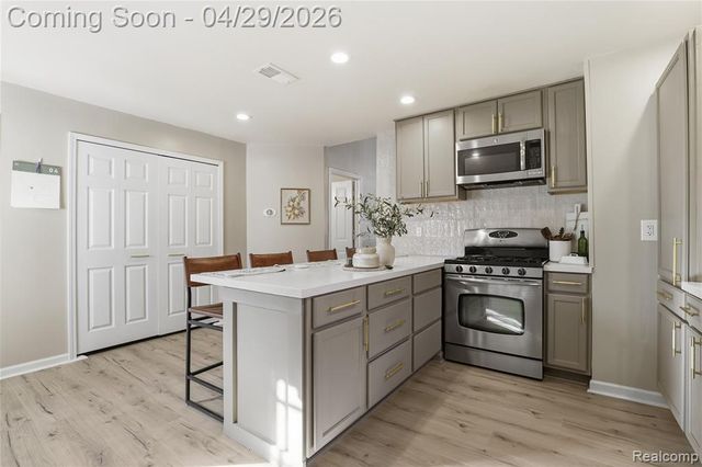 3357 Giddings Boulevard, Highland, MI 48356