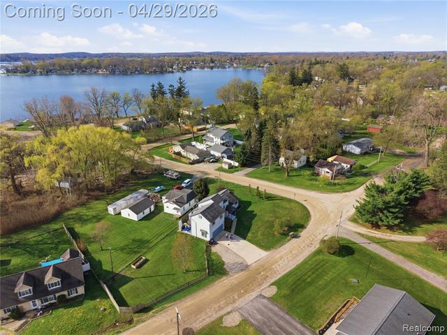 3357 Giddings Boulevard, Highland, MI 48356