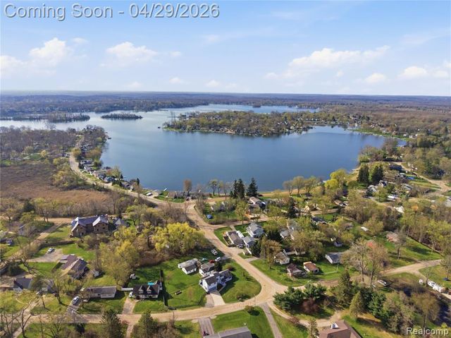3357 Giddings Boulevard, Highland, MI 48356