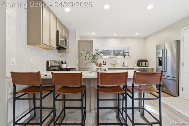 3357 Giddings Boulevard, Highland, MI 48356