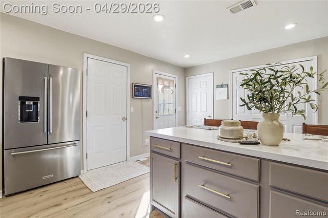 3357 Giddings Boulevard, Highland, MI 48356