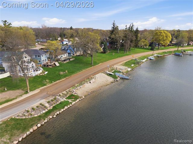 3357 Giddings Boulevard, Highland, MI 48356