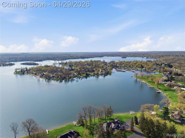 3357 Giddings Boulevard, Highland, MI 48356