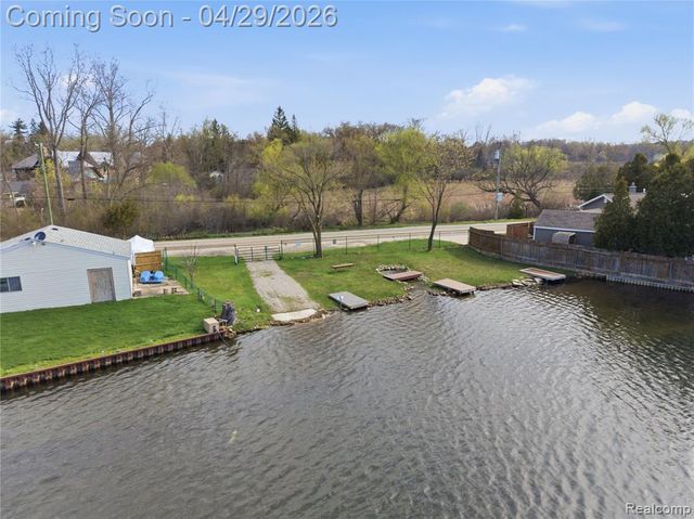 3357 Giddings Boulevard, Highland, MI 48356