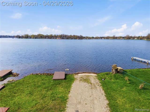 3357 Giddings Boulevard, Highland, MI 48356