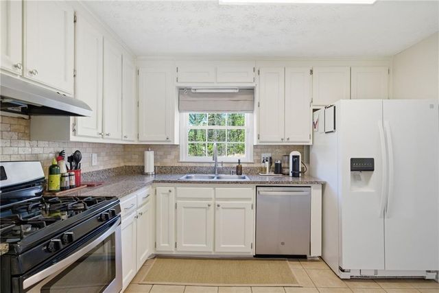 3366 Woodlaurel Drive, Snellville, GA 30078