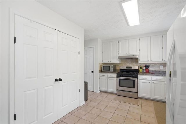 3366 Woodlaurel Drive, Snellville, GA 30078