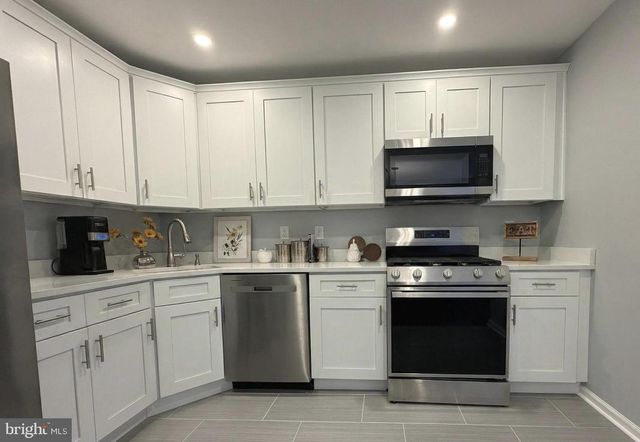 205 CASTLETON CT, Pennington, NJ 08534