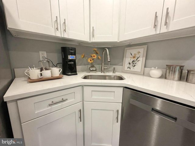 205 CASTLETON CT, Pennington, NJ 08534