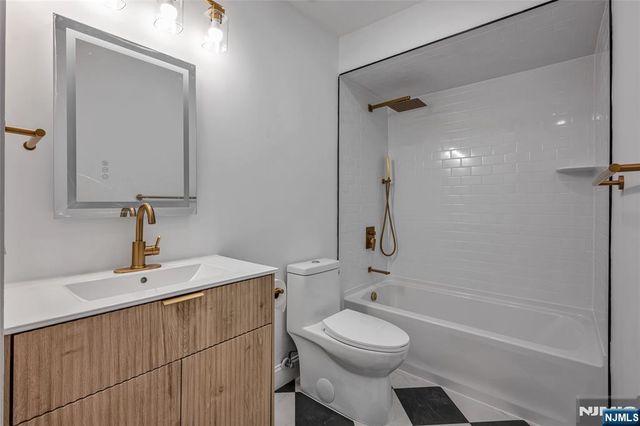 77 Sunset Court, Mahwah, NJ 07430