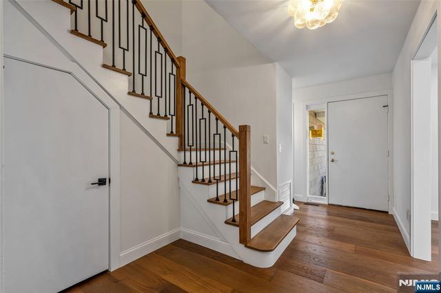 77 Sunset Court, Mahwah, NJ 07430