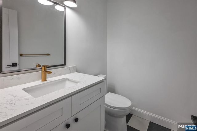 77 Sunset Court, Mahwah, NJ 07430