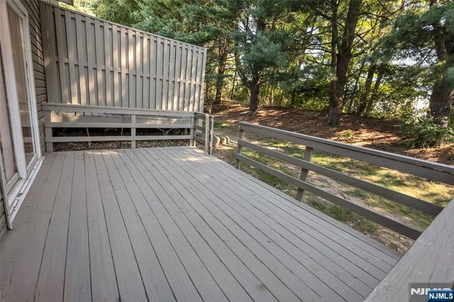 77 Sunset Court, Mahwah, NJ 07430