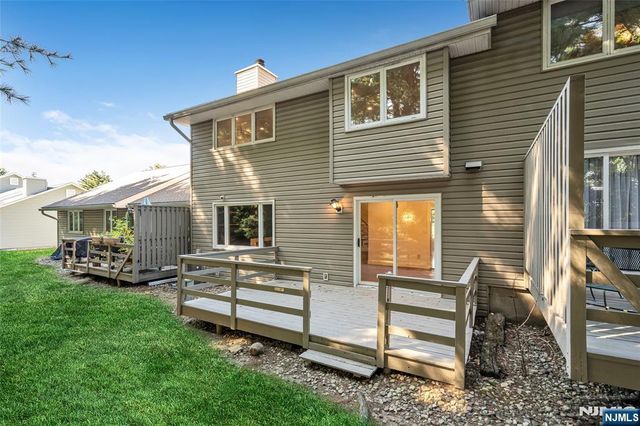 77 Sunset Court, Mahwah, NJ 07430