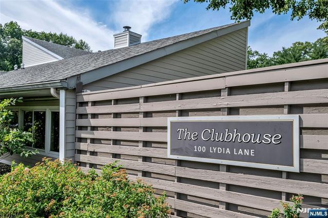 77 Sunset Court, Mahwah, NJ 07430