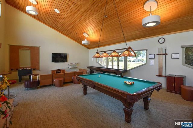 77 Sunset Court, Mahwah, NJ 07430