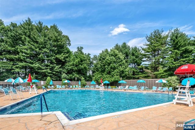 77 Sunset Court, Mahwah, NJ 07430
