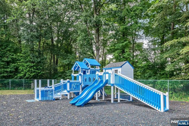 77 Sunset Court, Mahwah, NJ 07430