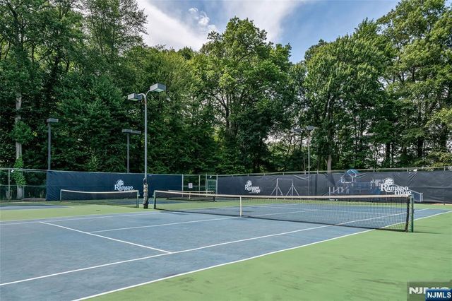 77 Sunset Court, Mahwah, NJ 07430