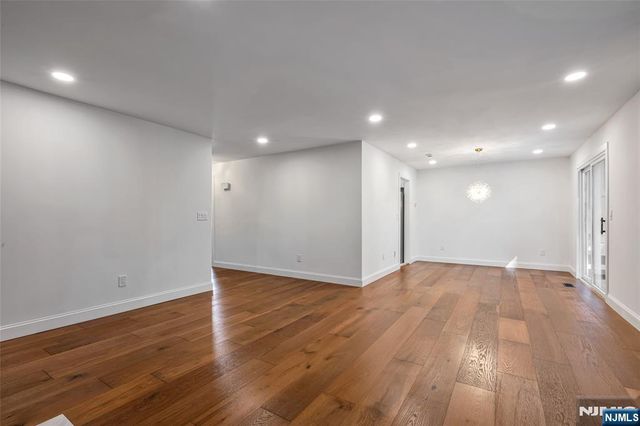 77 Sunset Court, Mahwah, NJ 07430