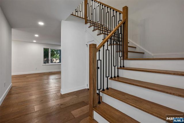 77 Sunset Court, Mahwah, NJ 07430