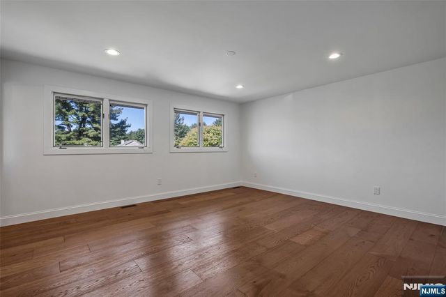 77 Sunset Court, Mahwah, NJ 07430