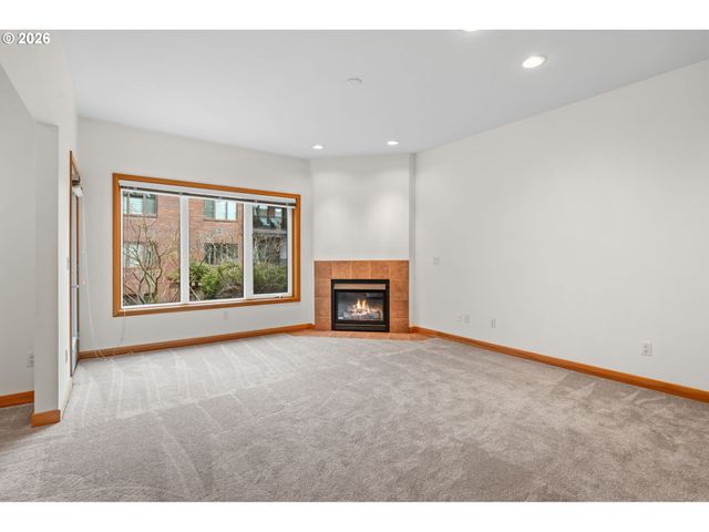 300 W 8TH St 305, Vancouver, WA 98660
