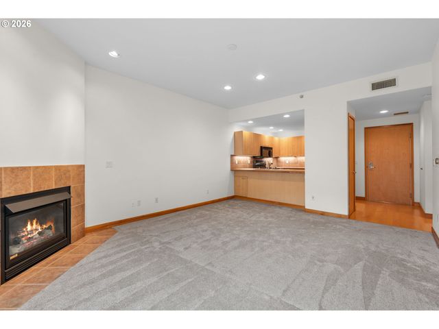 300 W 8TH St 305, Vancouver, WA 98660