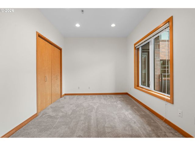 300 W 8TH St 305, Vancouver, WA 98660