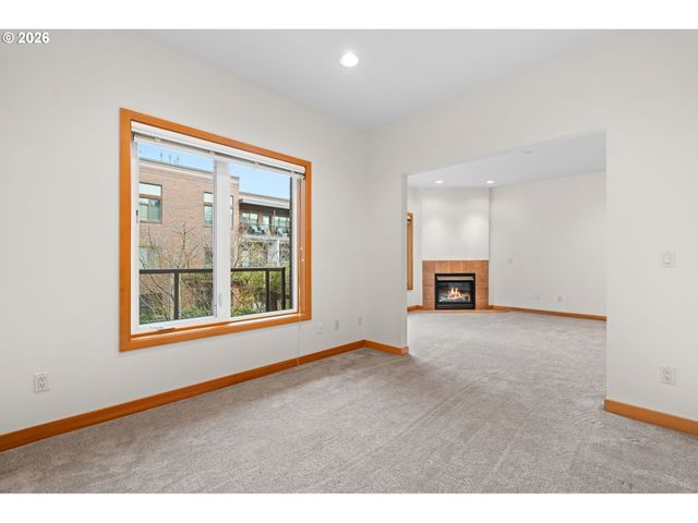 300 W 8TH St 305, Vancouver, WA 98660