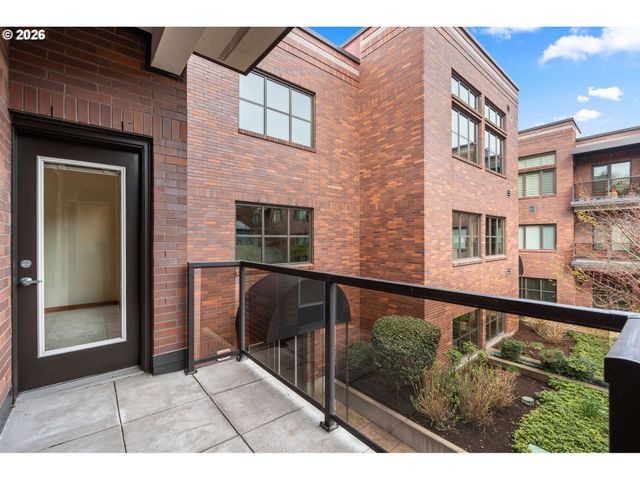 300 W 8TH St 305, Vancouver, WA 98660