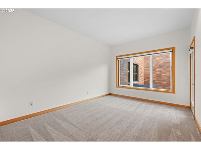 300 W 8TH St 305, Vancouver, WA 98660