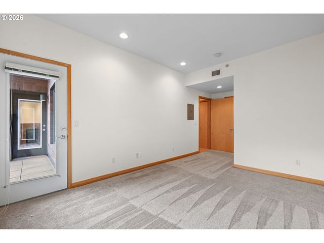 300 W 8TH St 305, Vancouver, WA 98660