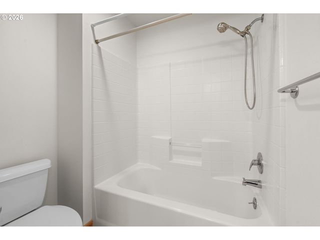 300 W 8TH St 305, Vancouver, WA 98660