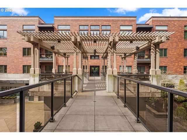 300 W 8TH St 305, Vancouver, WA 98660
