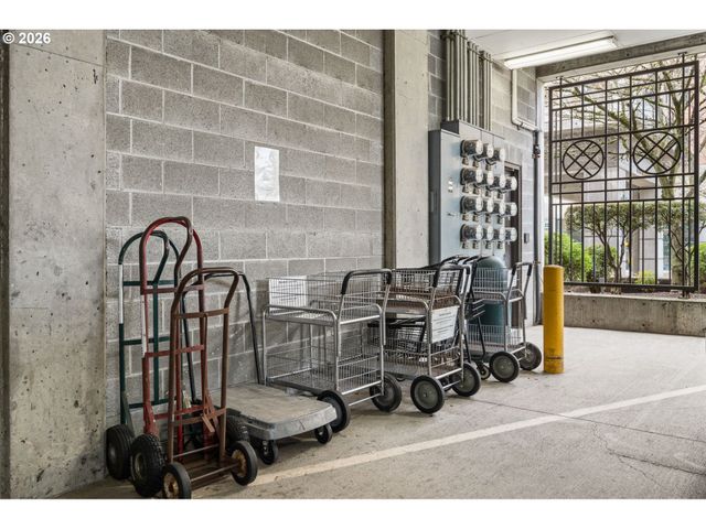 300 W 8TH St 305, Vancouver, WA 98660