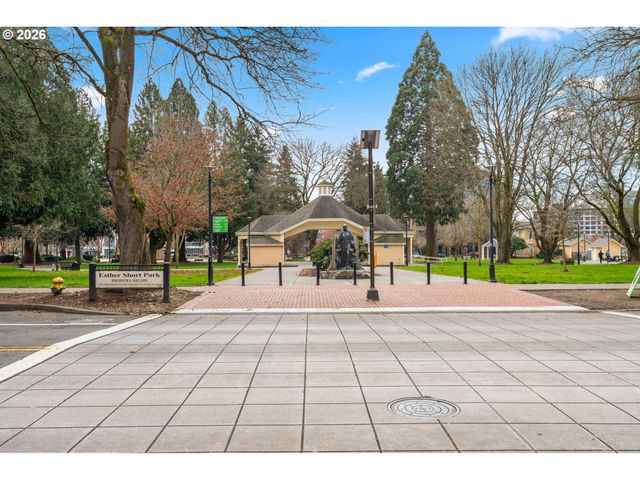 300 W 8TH St 305, Vancouver, WA 98660