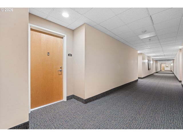300 W 8TH St 305, Vancouver, WA 98660