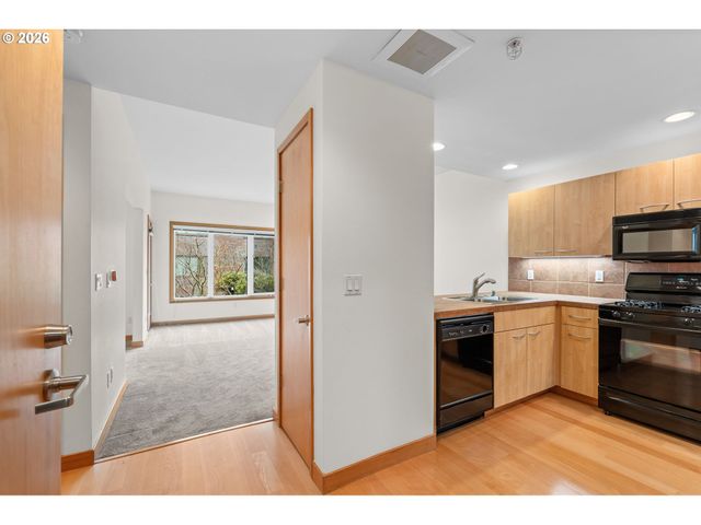 300 W 8TH St 305, Vancouver, WA 98660